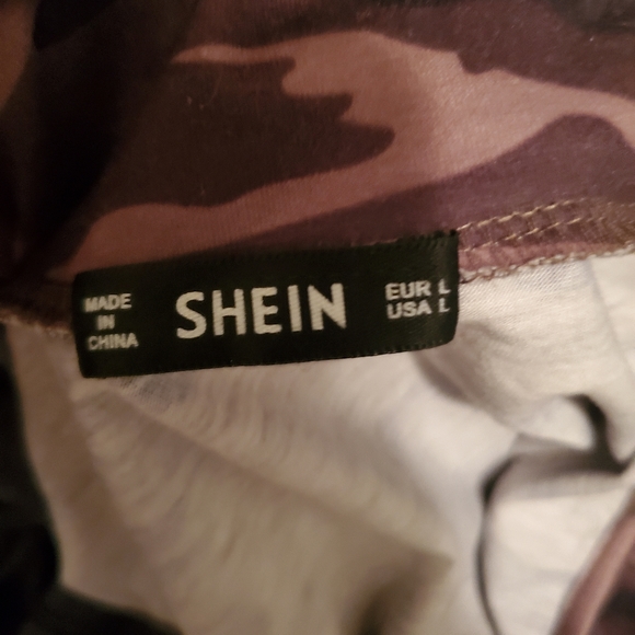 Camo Turtleneck Tank - Picture 3 of 3